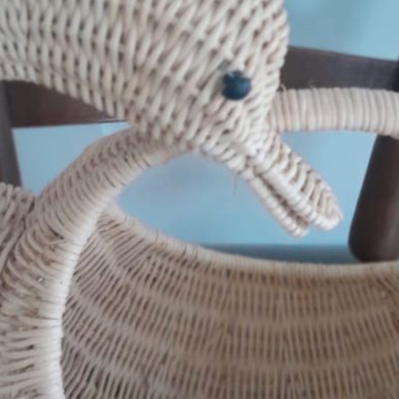 Vintage wicker swan basket, duck basket, magazine basket, vintage decor, boho - Picture 2 of 5